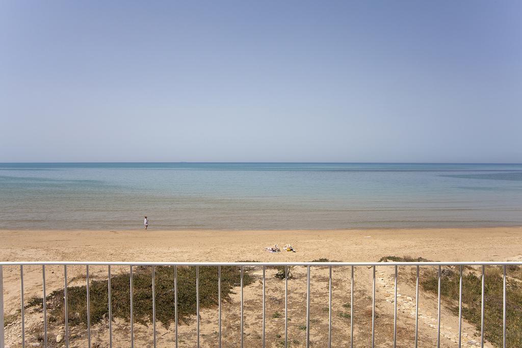 فيلا Terrazza Montalbano بونتا سيكا المظهر الخارجي الصورة